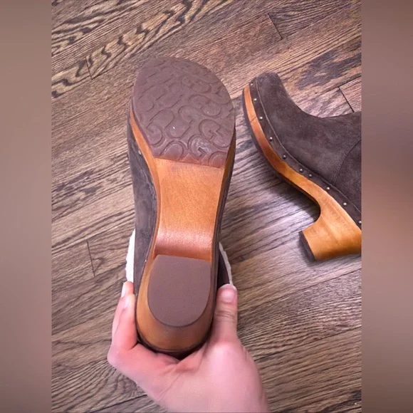 Ugg Lynnea Brown Suede, Sheepskin , Wooden Heel Boots. Size 7 - Picture 4 of 7